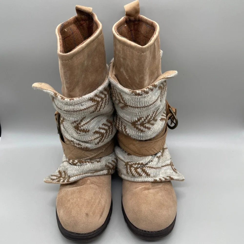 Muk Luks Sweater Knit Booties Womens Size 7 Tan Faux Suede Fold-Over Boho Buckle